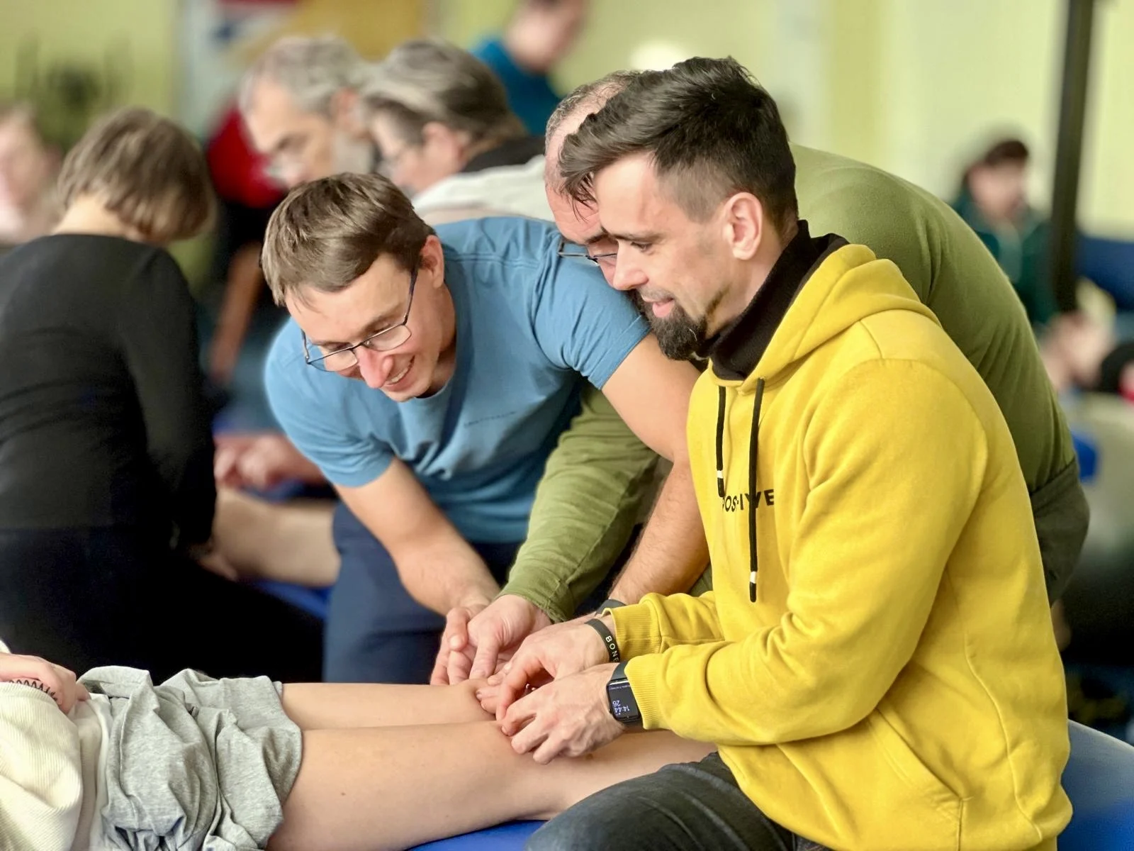 Two practitioners working together on structural integration in Ukraine