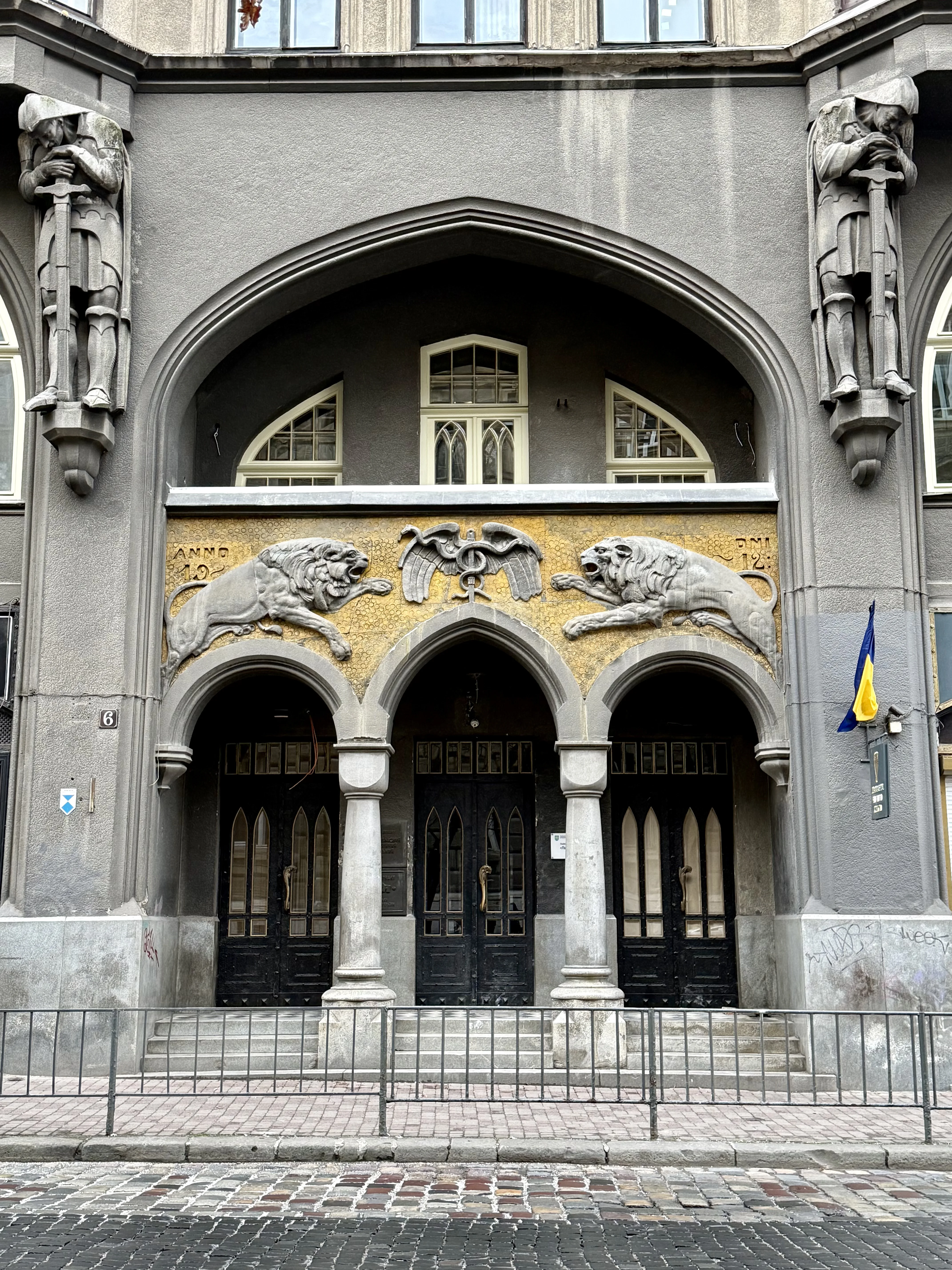 Why I volunteer structural integration in war zones